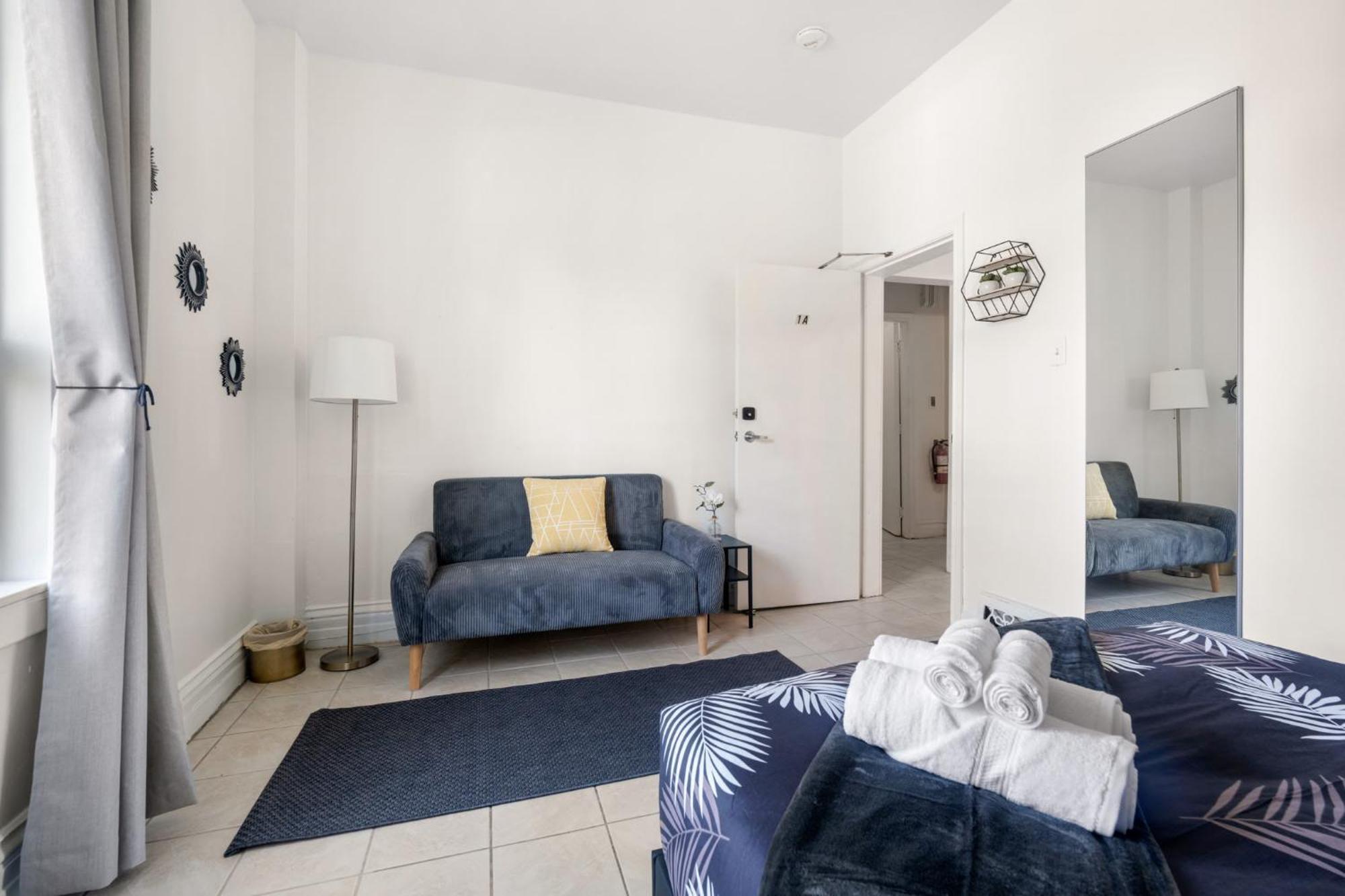 Bedroom In Corso Italia Neighborhood Appartement *