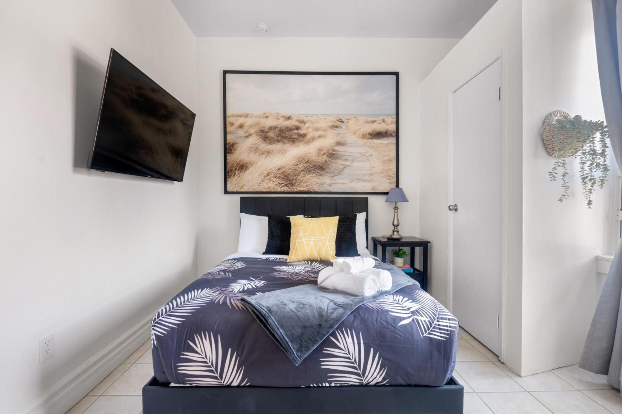 Bedroom In Corso Italia Neighborhood Appartement Toronto